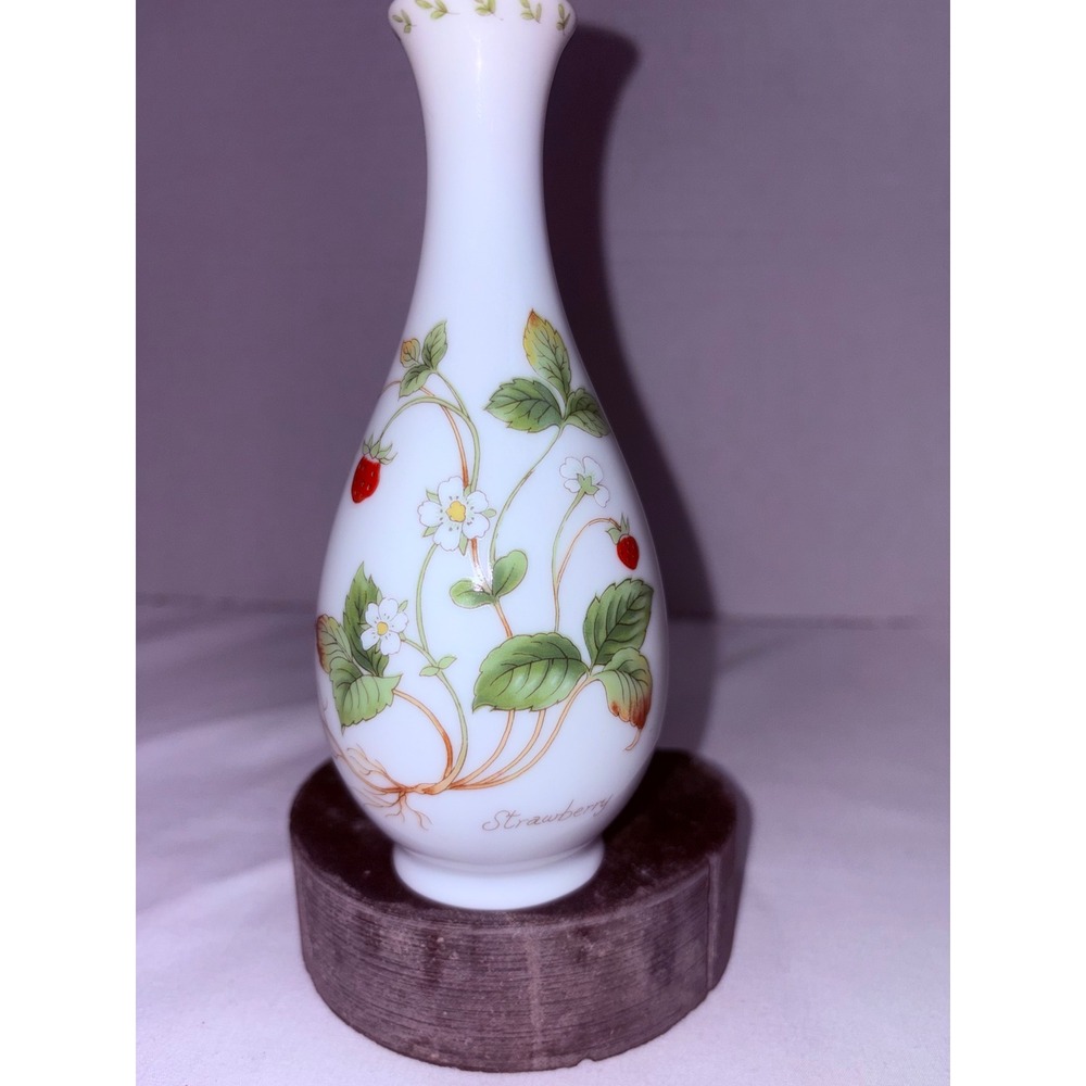 Takahashi San Francisco Porcelain Wild Strawberry Bud Vase Made in Japan Vintage